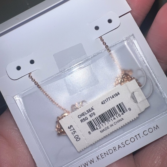 Kendra Scott pendant necklace Rose Gold with white stone - Picture 3 of 3